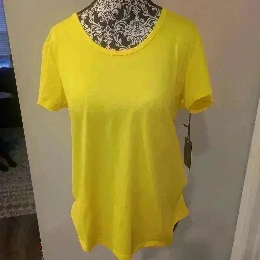 Golf town  athletic tops